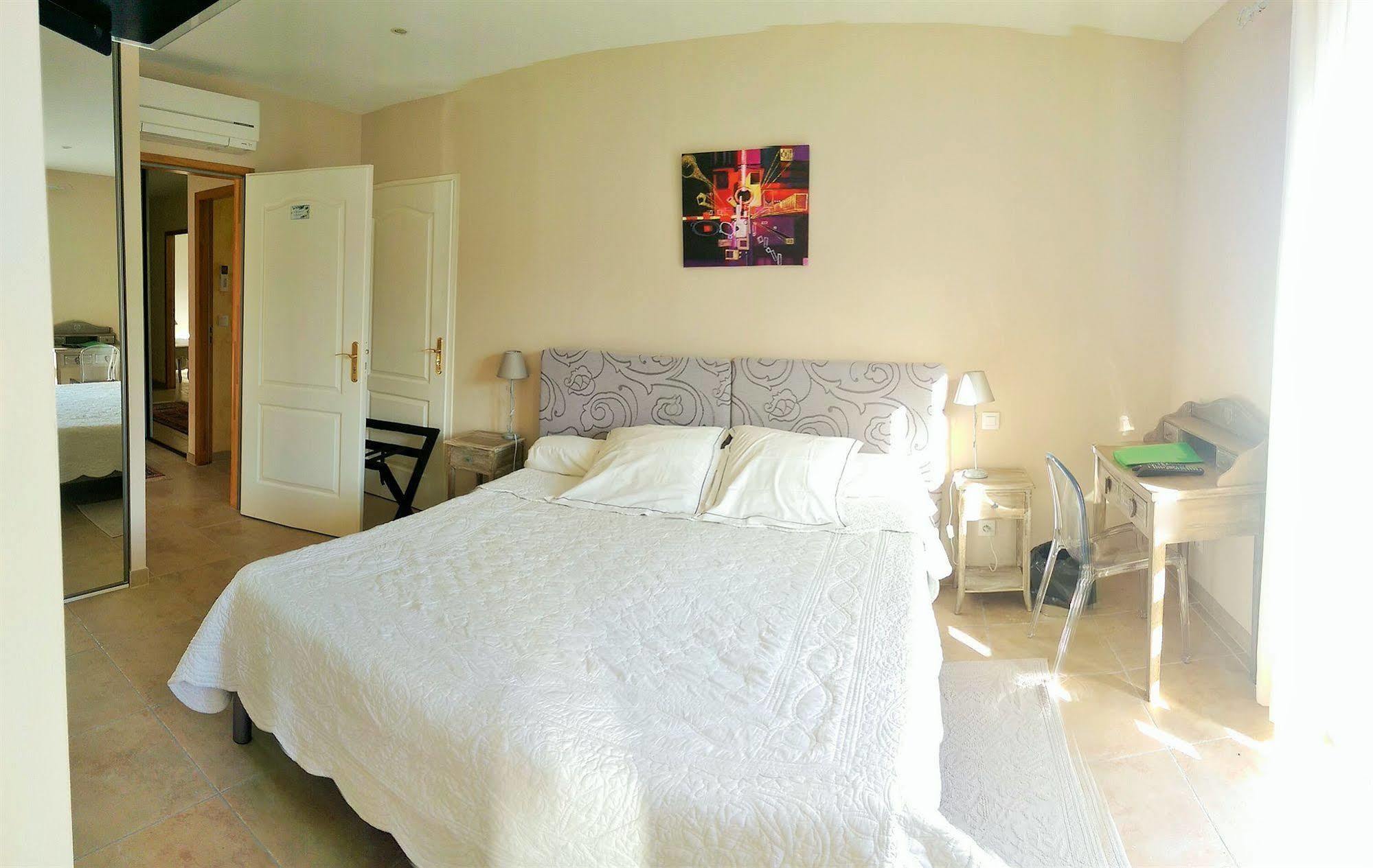 Relais De L'Alsou- Piscine Bed & Breakfast Labastide-en-Val ภายนอก รูปภาพ